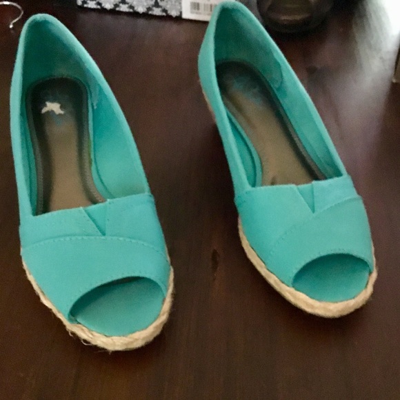 Life Stride Shoes - NIB LifeStride Lioness Espadrille Wedges